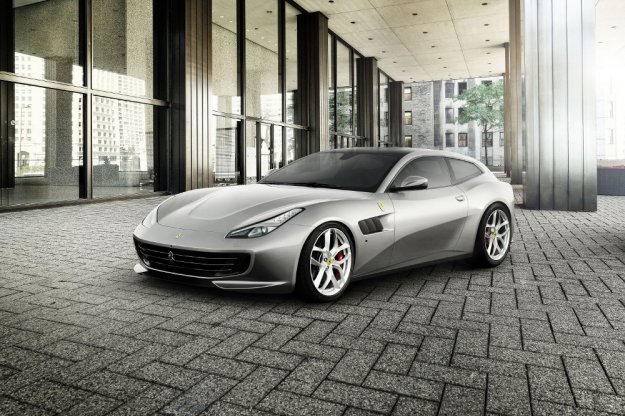 Ferrari GTC4 Lusso T, pierwszy 4 osobowy model z rasową V8