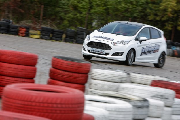 Darmowe programy szkoleniowe dla młodych kierowców Ford DSFL