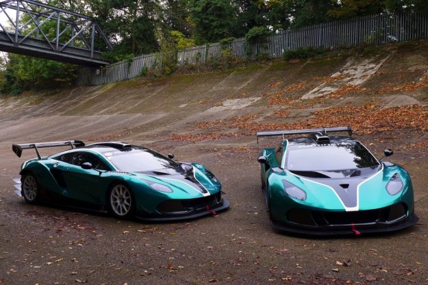 Arrinera Hussarya GT na historycznym angielskim torze w Brooklands