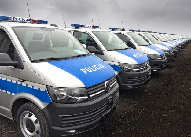 Polska Policja wzbogacia si o 100 nowych Volkswagen Transporter T6