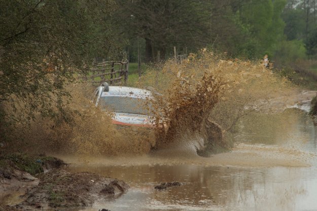 Trudne warunki podczas drugiej rundy Dacia Duster Elf Cup