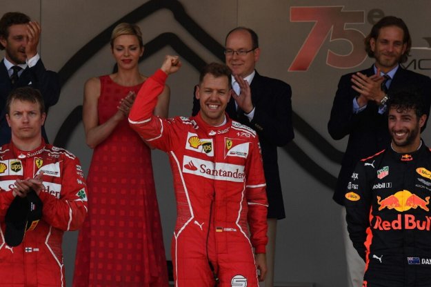 Vettel rozbudowuje przewag punktow