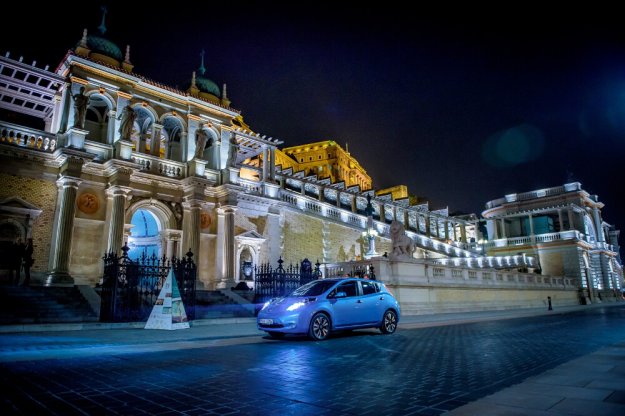 Nissan przewodzi w elektrycznej rewolucji rynku samochodowego