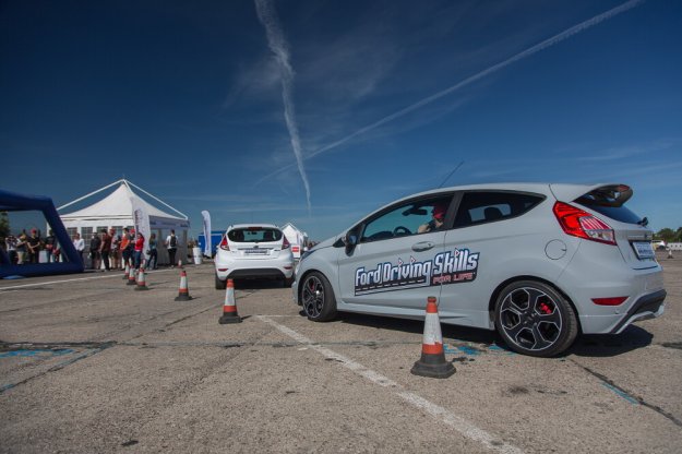 Sukces programu Ford Driving Skills for Life