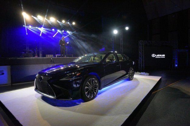 Lexus LS 500h dotar do Polski