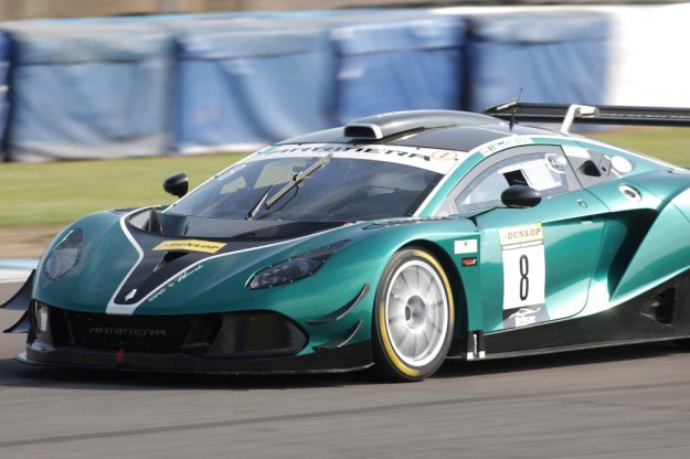 Arrinera HussaryaGT start w serii Endurance BritCar