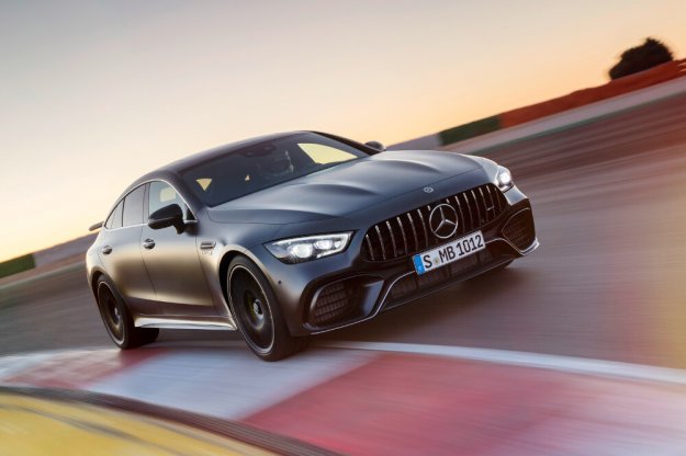 Sportowe coupe Mercedes AMG GT w czterodrzwiowej wersji