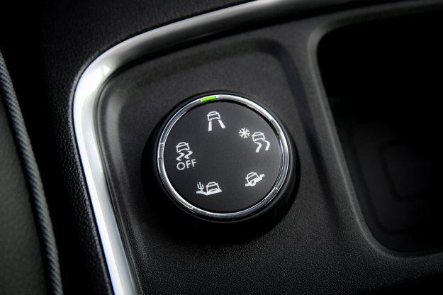 Nowy Opel Grandland X idealna przyczepność dzięki IntelliGrip
