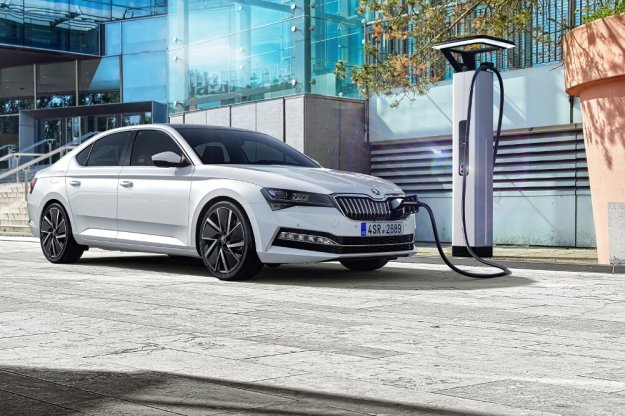 Nowa Skoda Superb iV z napdem typu PHEV