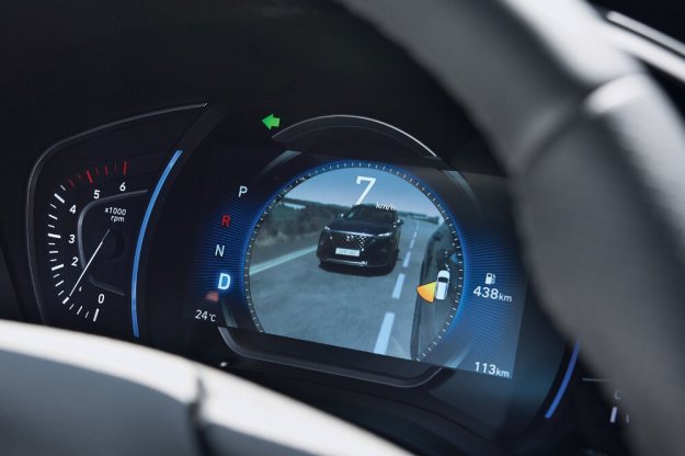 Hyundai Santa Fe wyświetli obraz martwego pola