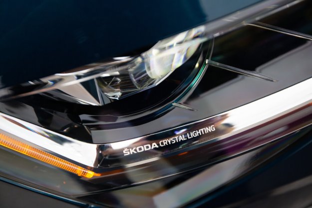 Nowe reflektory Matrix LED w Skoda Superb