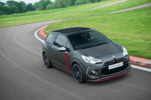 Sportowy Citroen DS3 w wersji z otwartym dachem