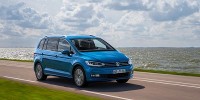 www.moj-samochod.pl - Artyku� - Volkswagen wprowadza nowego Touran do oferty